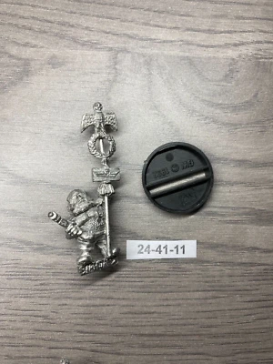 Warhammer 40k - Space Dwarfs Squat Command Standard - Metal OOP - Image 1 of 2