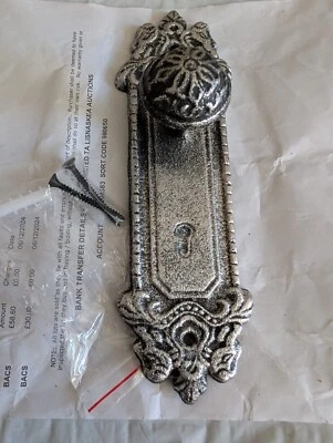 Perilla de puerta decorativa de hierro fundido SHABBY CHIC y placa posterior arte de pared clavija de gancho para abrigo Foto 1 de 3