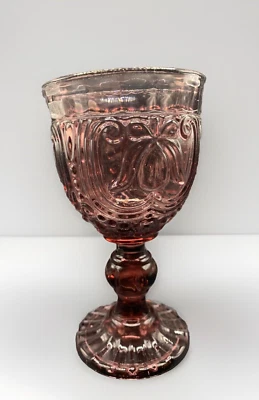 Copa de vino/agua AMATISTA PÚRPURA con estampado de campana en relieve 6,25" Foto 1 de 4