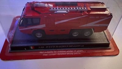 L230E Del Prado Fire Engine - Iveco Magirus Dragon x6 - 1:80 - Image 1 of 3