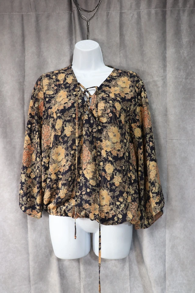 Blusa Veronica M. Para Mujer Negra Floral AOP Manga Larga Cintura Elástica Pequeña Foto 1 de 4