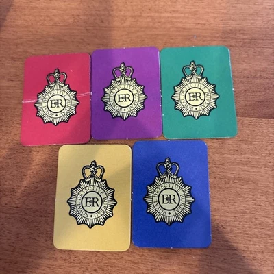 Scotland Yard 1985 piezas de repuesto 5 tarjetas de escudo de detective Foto 1 de 2
