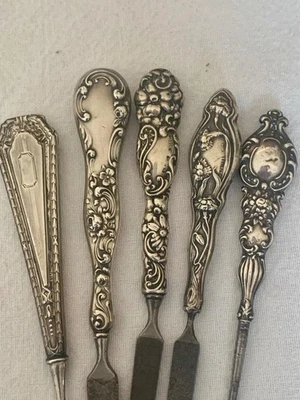 3 arquivos de unhas antigos de prata esterlina e 2 ferramentas de cutícula de prata esterlina assinadas - Imagem 1 de 4