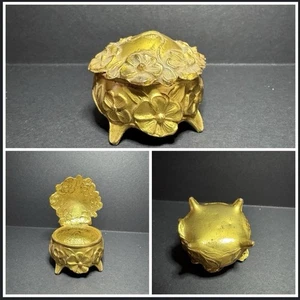 Antiguo ataúd de joyería Art Nouveau de metal con patas baratija tocador caja 2" violetas - Imagen 1 de 4