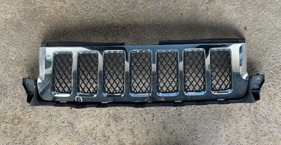 Jeep Grand Cherokee 2011-2013 genuino parrilla cromada con inserto negro pintado Foto 1 de 4