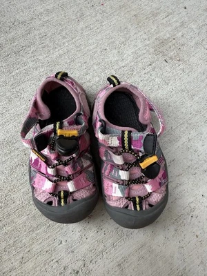 Sandalias Keen para niños pequeños talla 8 Newport H2 zapatos para agua rosa y grises nuevas sin etiquetas y sin caja Foto 1 de 4