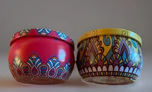 2 dekorative leere Metalldosen Kerzen-Dosen mit Ornamenten und Deckel 6 cm neu! - Bild 1 von 7