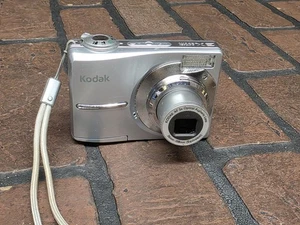 Kodak EasyShare C913 Digital Camera 9.2MP 3X Optical Zoom, Silver No SD Card - Picture 1 of 7