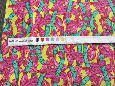 TULA PINK Tela Casera 14" PWTP Medida Dos Veces Tela Espíritu Libre  Foto 1 de 2