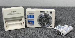Sanyo VPC-S1285W White Digital Camera 12 MP 3x Zoom SD Card Batteries - Picture 1 of 5