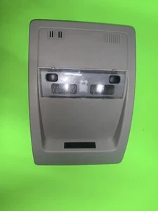 Conjunto de luz domo interior GMC Sierra 1500 2008 usado de fábrica OEM - Imagen 1 de 6