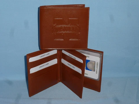 NEBRASKA Huskers CORNHUSKERS   Leather BiFold Wallet    NEW    brown 4 + Cover