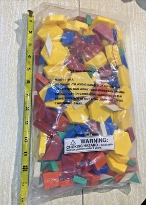 Bloques de patrones de plástico de aprendizaje temprano geométricos 6 formas y colores diferentes Foto 1 de 4