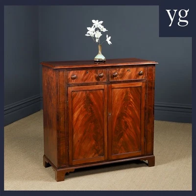 Cajones antiguos ingleses georgianos llama caoba dos puertas laterales armario Foto 1 de 4