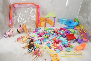 Mattel Polly Pocket Konvolut Kleidung Möbel Tiere Figuren Sammlung Schuhe - Bild 1 von 10