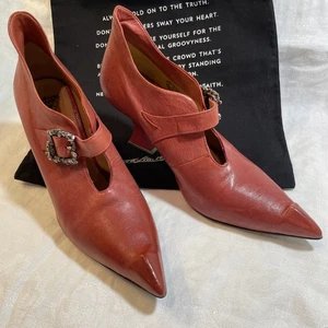 John Fluevog rot Fantine Mary Jane’s silberne Schnalle Größe 7,5 plus Staubbeutel -8- - Bild 1 von 7