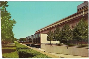 Vintage Ohio Chrome Postcard Cleveland Convention Center on the Mall - Picture 1 of 2