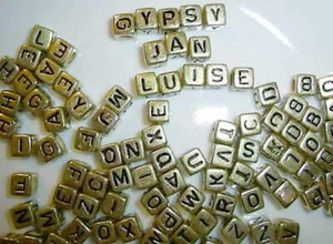 6 mm Gold Alphabet Würfel Acryl Perlen Zum Selbermachen Quadrat Buchstaben Perlen 100 Stck./Beutel SCHÖN - Bild 1 von 2
