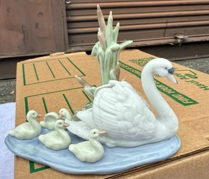 LLADRO swan with baby "follow me" 5722 - Picture 1 of 9