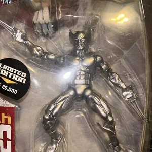 Marvel Toys R Us Exclusive Legends 25th Silver Anniversary Wolverine - Picture 1 of 5
