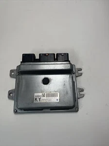 Nissan Versa 2009 1,8 L ordenador con motor automático ECM ECU MEC900-560 KY - Imagen 1 de 6