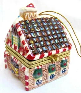 PORCELAIN..MUSICAL.CANDY HOUSE..ANIMATED GINGER BREAD..CHRISTMAS ORNAMENT..NEW - Picture 1 of 3