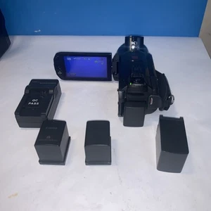 Canon VIXIA HF S200 Full HD 1080p AVCHD Flash Camcorder 10x W/ 5 batteries +2x8G - Imagen 1 de 10
