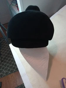 Vintage little girls velvet hat, riding cap style, Shillitos ITALY - Picture 1 of 10