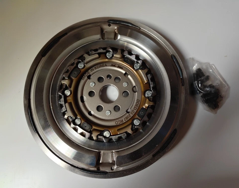 Dual Mass Flywheel Fits Hyundai i30 II 1.6GDI OE-23200-2B510, 23200-2B520 - Image 1 of 3