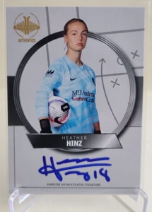 2024 PARKSIDE NWSL VOL 2 HEATHER HINZ AUTO SIGNATURE SERIES SER# 30/399 - Foto 1 di 2
