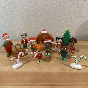 Cocomelon Weihnachten Familie Spielset Figuren Holiday Play Set 13 Teile - Bild 1 von 8