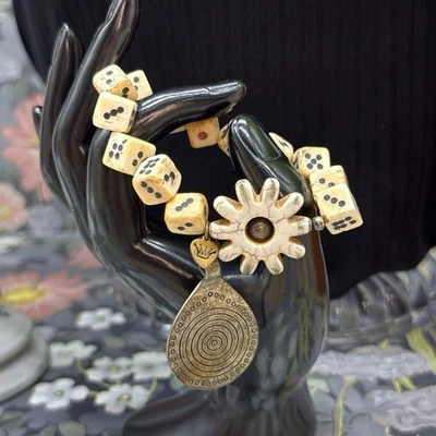 Pulsera de dados de hueso con cuentas elásticas ensamblaje de joyas corona adornada Foto 1 de 4