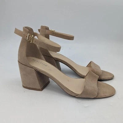 NUEVO CON ETIQUETAS REACTION KENNETH COLE Sandalia Mujer 8 Tostado Acebo Gamuza Tirantes Tacón Bloque Foto 1 de 4