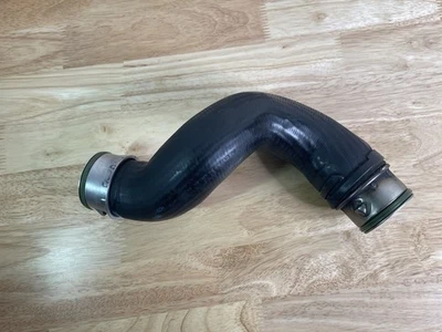 Mangueira intercooler Volkswagen Jetta 2004-2005 fabricante de equipamento original 1J0-145-822H fabricante de equipamento original 038-131-111 - Imagem 1 de 4