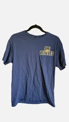 De colección Y2K NBA Golden State Warriors "She Believes" Talla Mediana Azul Marino Foto 1 de 3