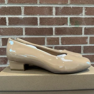 Trotters Doris Beige Patent Leather Pumps Size 10W Classic Low Heel Comfort NIB - Picture 1 of 11