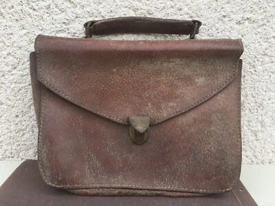 Ancienne petite sacoche / Cuir / Facteur / Cartable / Pochette - Photo 1/4