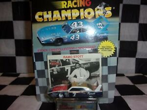 Ramo Stott #7 Plymouth 1:64 Escala Nascar Racing Champions Card & Coche &