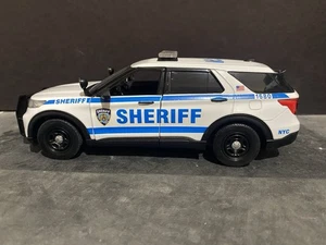 NYC Sheriff 1:24 Scale Ford Explorer Police SUV - Picture 1 of 4