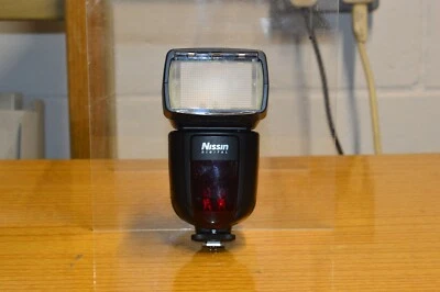 Nissin Di700A Flash Gun - zoom 24-200mm for CANON - Image 1 of 4
