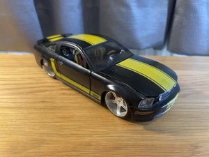 Maisto Pro Rodz Ford Mustang GT Black 1:24 Scale - Picture 1 of 6