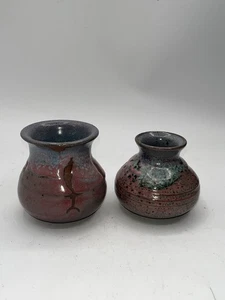 2 jarrones pequeños de cerámica artística Jim Weber Ware Studio rosa azul - Imagen 1 de 8