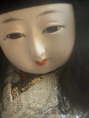 Muñeca KIHARA GEISHA De Colección JAPONESA 13" Kimono/Banco/Campana/Soporte Usada en Excelente Condición Foto 1 de 4