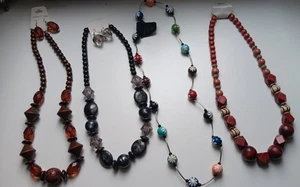 Schöne neue Halsketten Holz-Acrylperlen 4 Stück und 2 mal Ohrhänger - Bild 1 von 5