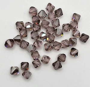 12 Stck. Swarovski Kristall Hell Amethyst Satin 6 mm Doppelkegel Perlen; Grau Matt Tönung - Bild 1 von 1