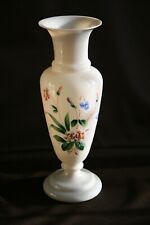 2 Grands vases anciens en opaline blanche émaillés de fleurs (Pendant)