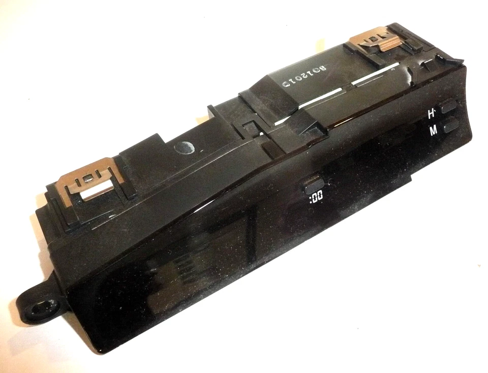 Lexus GS GS300 GS430 MK2 Interior Clock 83910-30570 - Image 1 of 1