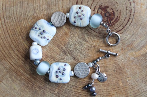 OFF WHITE Bracciale Perline Perle e Argento Sterling Bianco e Azzurro Off con Dollaro di Sabbia