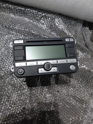 Radio/Navi mit CD (kein Code vorhanden) 1K0035191D VW Golf 5 Original - Bild 1 von 3