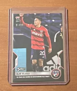 2022 TOPPS NOW MLS #21 ALAN VELASCO (RC) - NUMBERED 21/99 BLACK PARALLEL - Bild 1 von 2